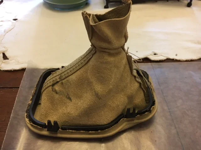 IMG_3050 new boot glues to plastic frame after removing old boot.webp