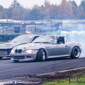 Tommy Bates a Frazer Jameson drifting at 3sisters practice day