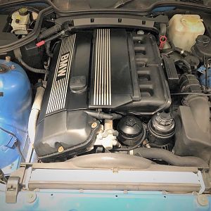 Z3 2.2i Sport - Estoril Blue Engine Bay