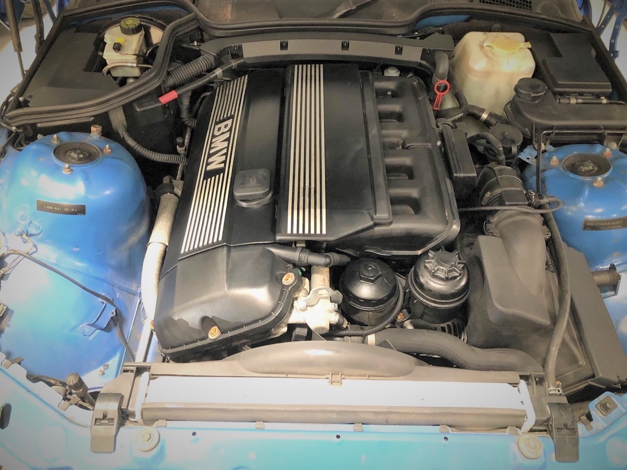 Z3 2.2i Sport - Estoril Blue Engine Bay